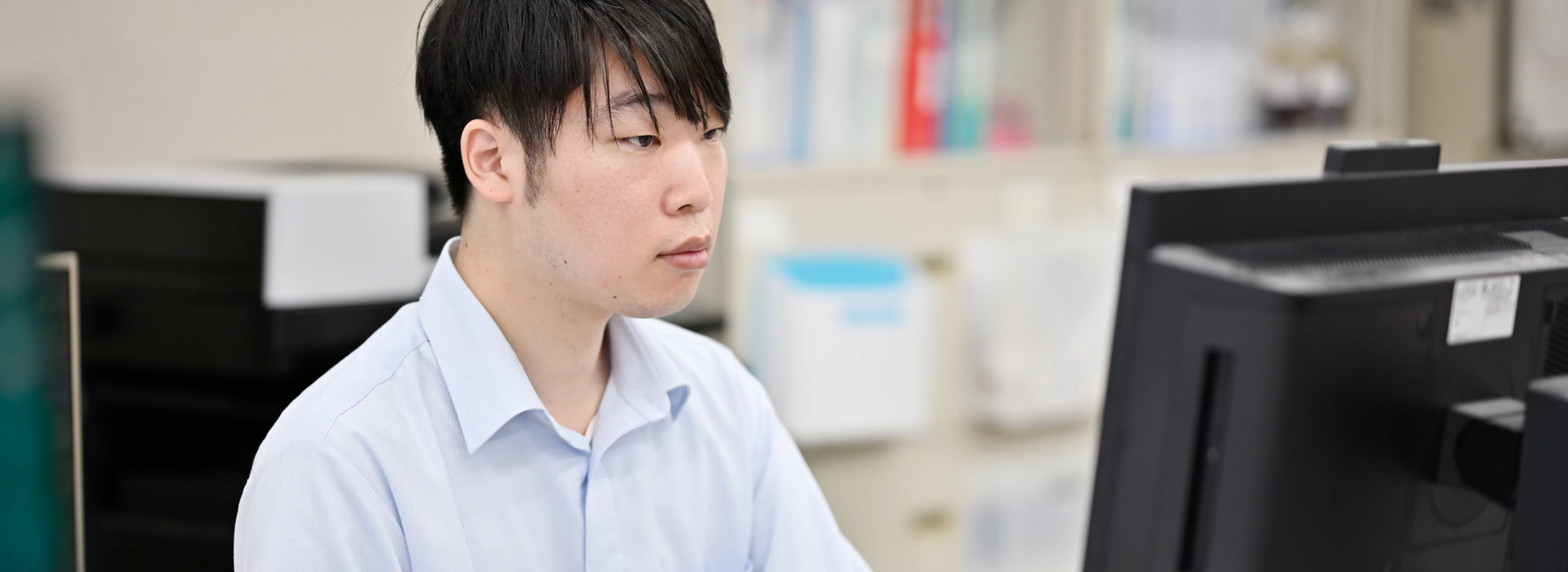 管理の現場で働く社員