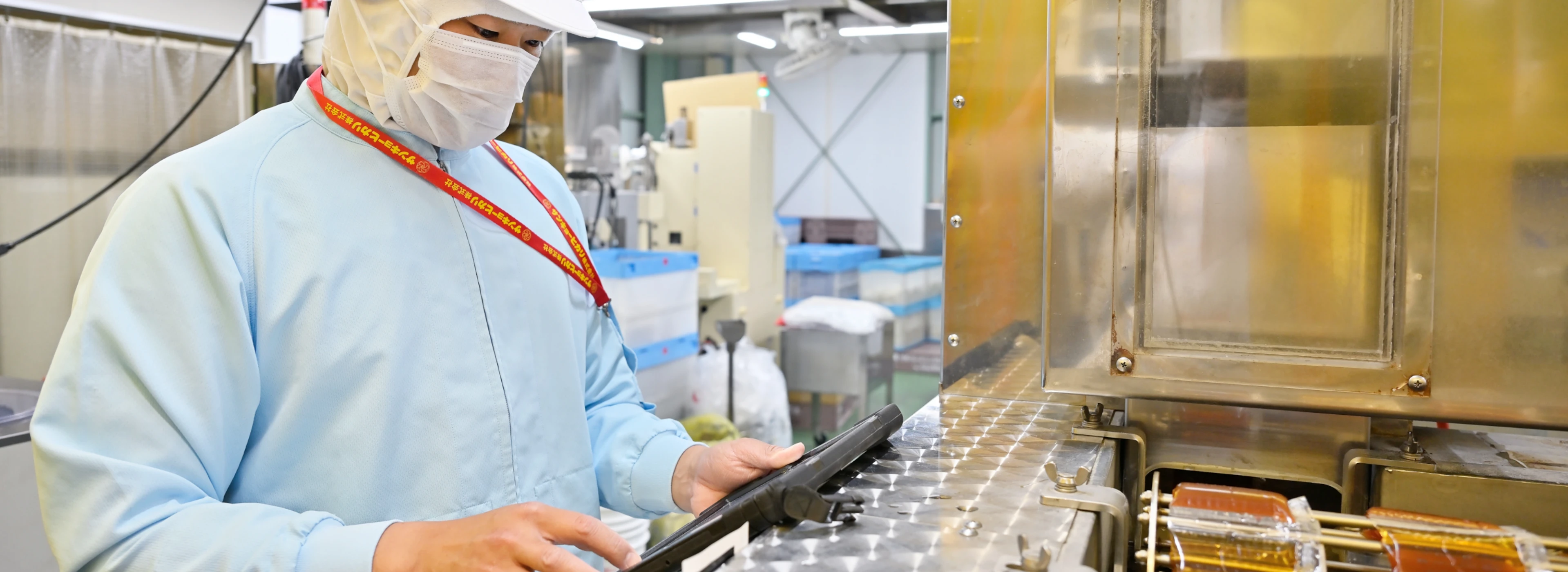 製造の現場で働く社員